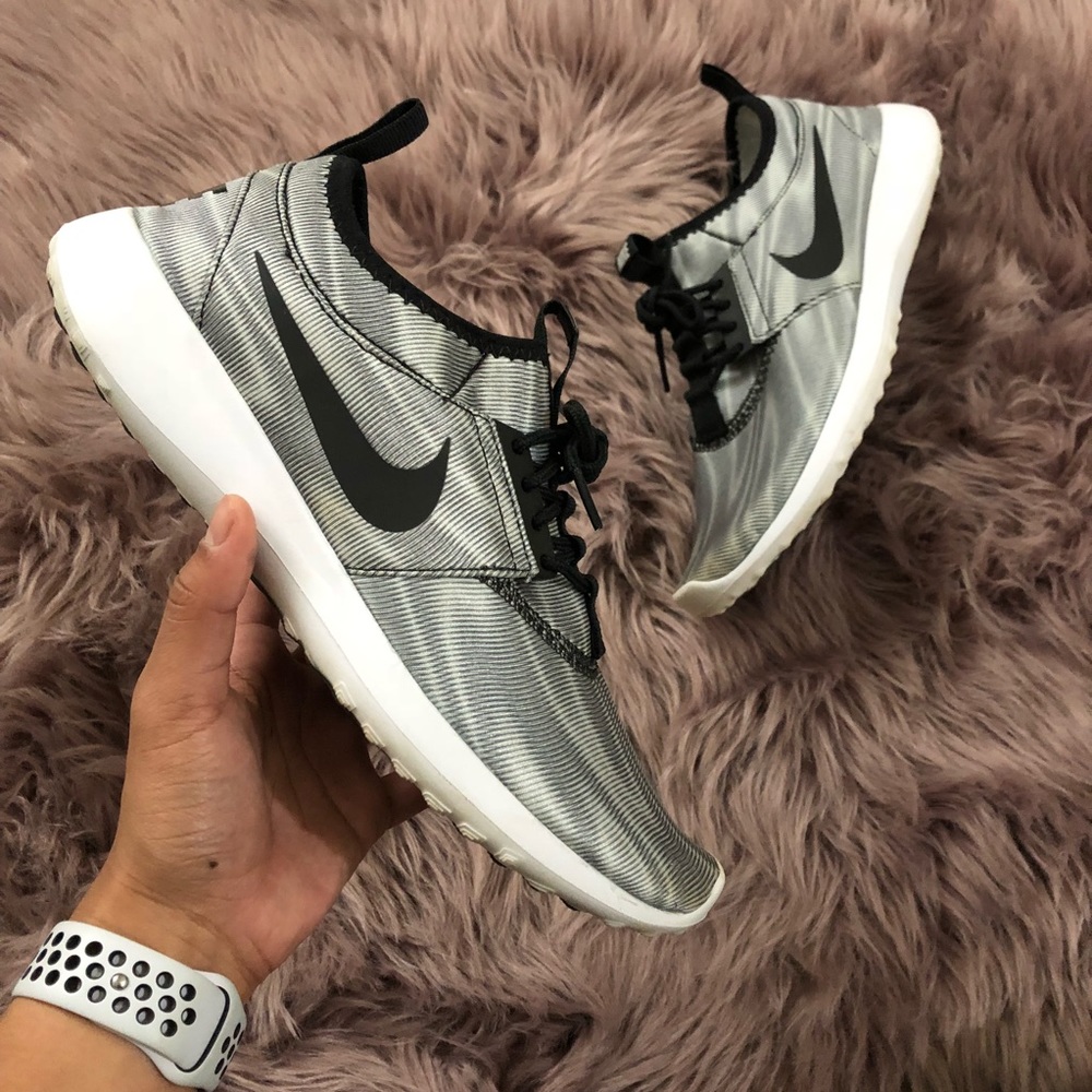 Nike Juvanate Sneakers